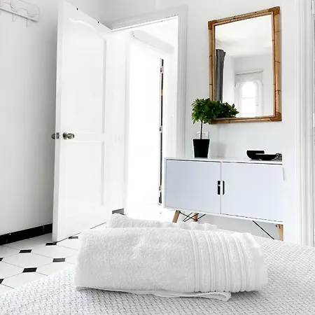 Central House Apartment *